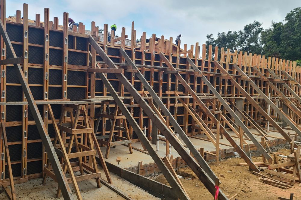 xr:d:DAFpFnpqDs4:73,j:1756800908746139143,t:23071922 Retaining walls & concrete services in Los Angeles, CA